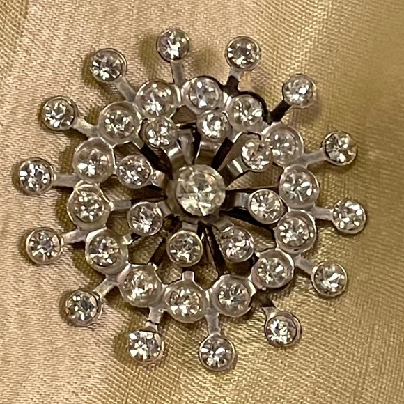 Vintage Jewelry - Vintage Clear Rhinestone Snowflake Starburst Brooch
